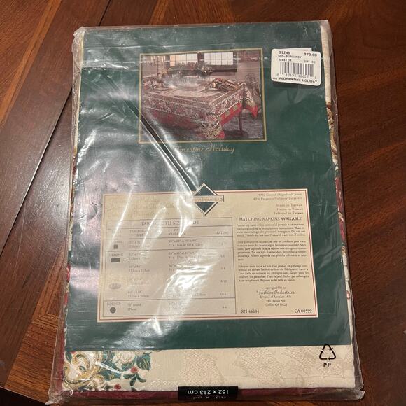 NWT Florentine Holiday Tablecloth Christmas Theme Covering 60” x 84” Oblong - Picture 5 of 13